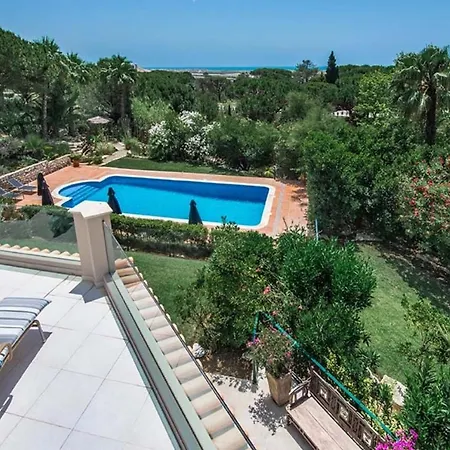 Sleeps 10 Pool Air Con T479956 Вилла